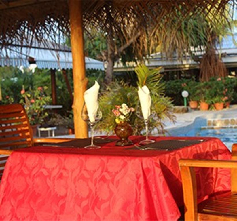 Pension Fare Maeva Huahine Exteriör bild