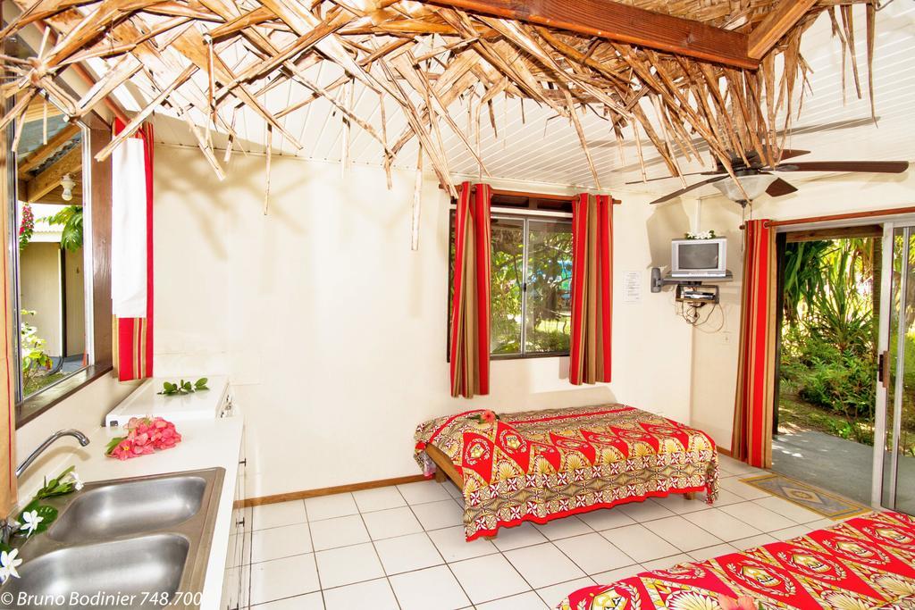 Pension Fare Maeva Huahine Exteriör bild